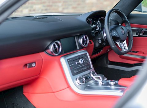 Mercedes-Benz SLS AMG 16