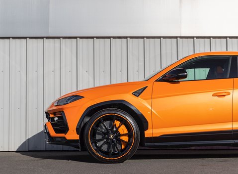 Lamborghini Urus Pearl Capsule 30