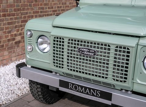 Land Rover Defender 90 Heritage Hard Top 19