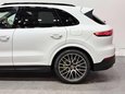 Porsche Cayenne 3.0 V6 E-Hybrid 14kWh SUV 5dr Petrol Plug-in Hybrid TiptronicS 4WD Euro 6 ( 19