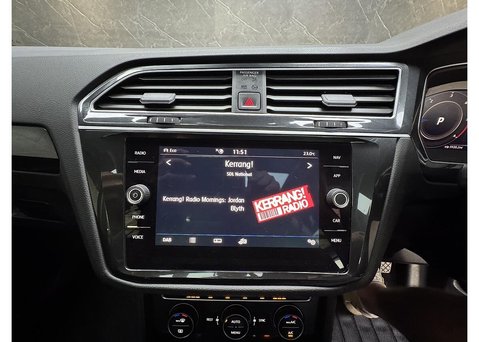 Volkswagen Tiguan 2.0 TDI SEL SUV 5dr Diesel DSG 4Motion Euro 6 (s/s) (150 ps) 74