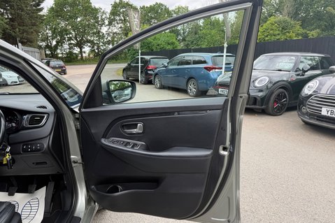 Kia Carens 3 SAT NAV ECODYNAMICS CRDI - PAN ROOF -7 SEATS -LEATHER - CRUISE -NEW MOT 23