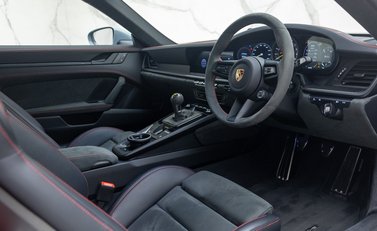 Porsche 911 GT3 (992) 13