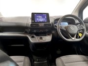 Vauxhall Combo Life 50kWh Design MPV 5dr Electric Auto (7.4kW Charger) (136 ps) Sat Nav 19