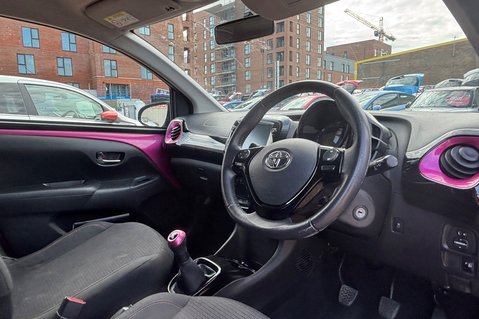 Toyota Aygo VVT-I X-CITE.. 5 MAIN DEALER SERVICES.. REVERSING CAMERA.. A/C.. 1 PREVIOUS 8