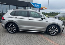 Volkswagen Tiguan R-LINE TECH 2.0 TDI 4MOTION DSG AUTO 4