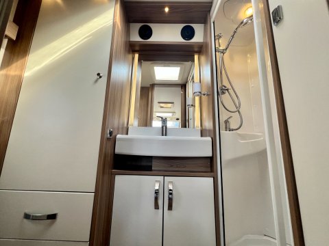 Swift Elegance 480 19