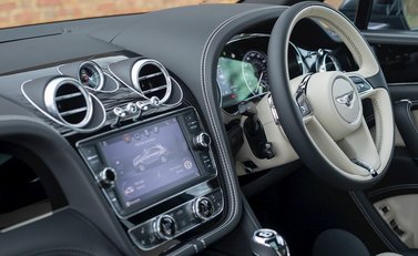 Bentley Bentayga V8 16