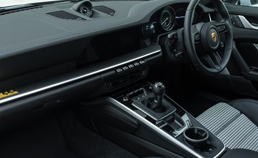 Porsche 911 SPORT CLASSIC (992) 18