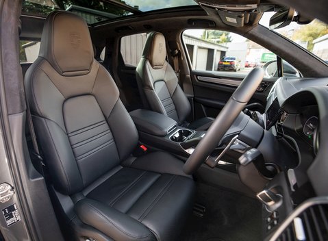 Porsche Cayenne Turbo S E-Hybrid 12