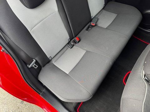 Toyota Yaris VVT-I DESIGN 64