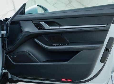 Porsche Taycan TURBO 25