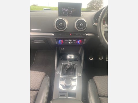 Audi A3 TDI S LINE BLACK EDITION 10