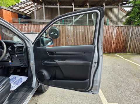 Toyota Hilux ACTIVE 4WD D-4D S/C 12