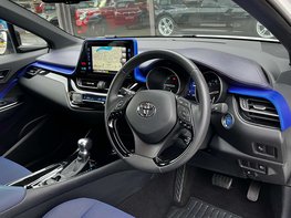 Toyota C-HR 1.8 C-HR-Dynamic HEV CVT 5dr 18