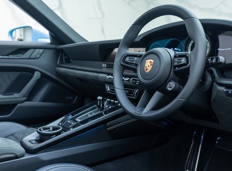 Porsche 911 Targa 4 GTS (992) 13