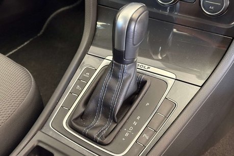 Volkswagen Golf 35.8kWh e-Golf Hatchback 5dr Electric Auto (136 ps) 43