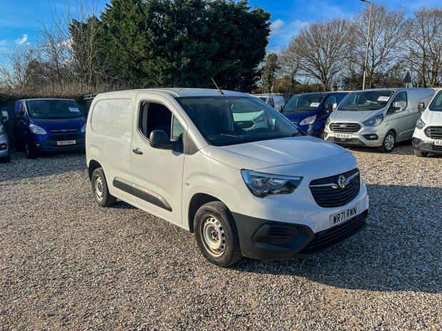 Vauxhall Combo SWB L1H1 Low Roof 2000 Dynamic Air Con EURO 6 NO VAT 4