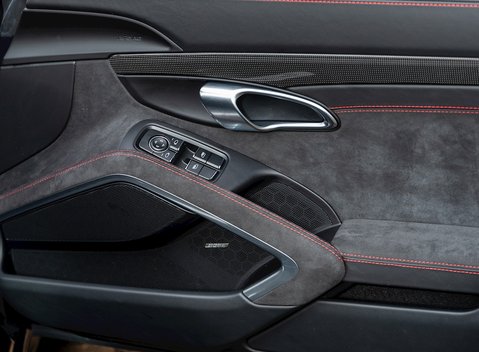 Porsche 911 Targa 4 GTS (991.2) 22