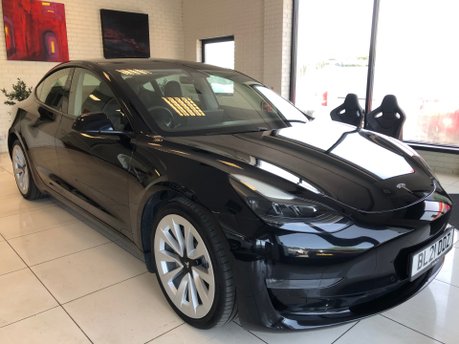 Tesla Model 3 LONG RANGE AWD 45,000m black vegan leather, 19 inch alloys 17