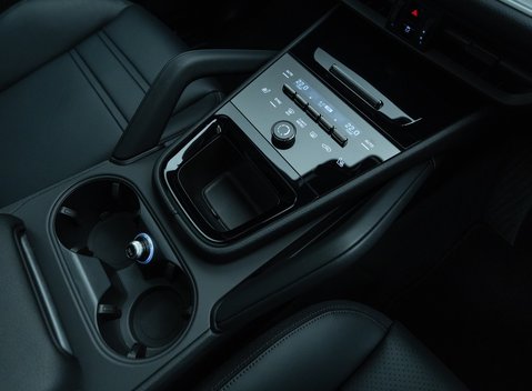 Porsche Cayenne E-HYBRID coupe 25