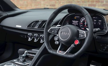Audi R8 V10 Plus Spyder 13