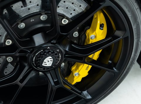 Porsche 911 GT3 Touring (992) 32