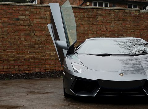 Lamborghini Aventador LP 700-4 12
