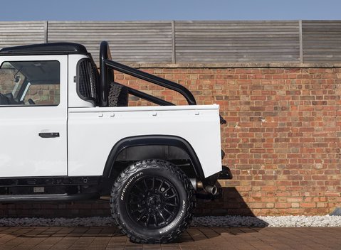 Land Rover Defender 90 Bowler Edition 29