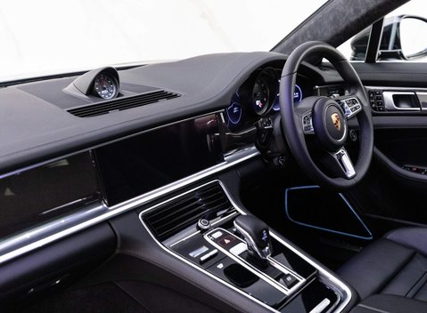Porsche Panamera TURBO PDK 11