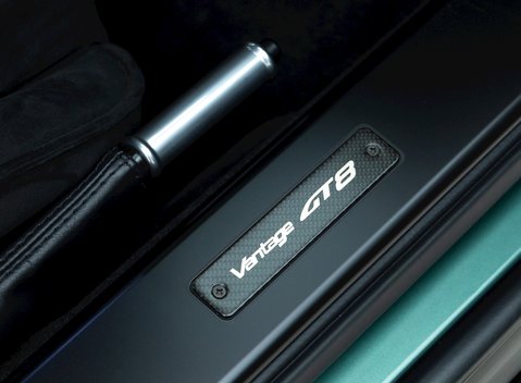 Aston Martin Vantage GT8 18