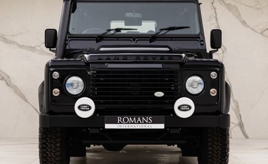 Land Rover Defender 110 XS 4