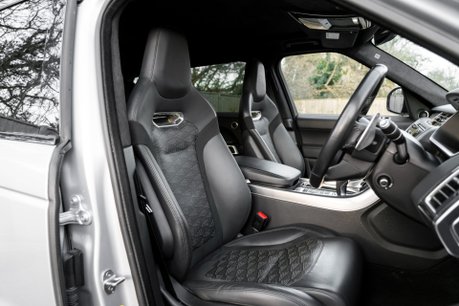 Land Rover Range Rover Sport SVR CARBON EDITION. DEPLOYABLE SIDE STEPS. MATRIX LEDs. CARBON FIBRE ENGINE BAY 16