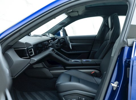 Porsche Taycan Turbo S Cross Turismo 15