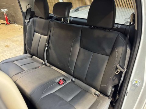 Nissan Navara 2.3 Navara Tekna dCi Auto 4WD 5dr 67