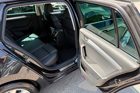 Skoda Superb SE TECHNOLOGY IV DSG - 11 SERVICES AT SKODA -HYBRID AUTOMATIC ESTATE 28