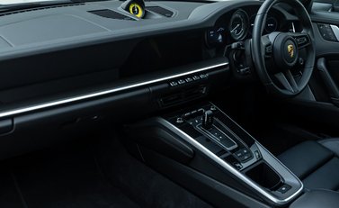 Porsche 911 Turbo S (992) 17