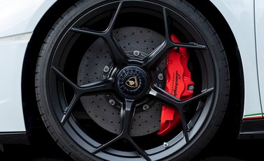 Lamborghini Huracan Spyder LP640-4 Performante 12