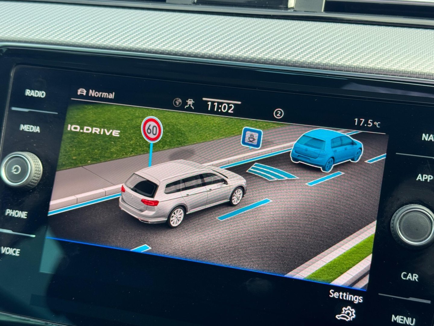 2023 Volkswagen Passat — image 17