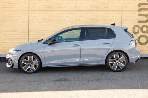 Volkswagen Golf BLACK EDITION TSI 10
