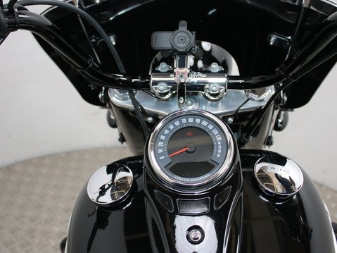 Harley-Davidson Softail Heritage SOFTAIL HERITAGE CLASSIC 114 19 FLHCS 13