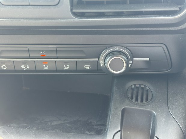 Peugeot Partner SWB L1H1 Low Roof Professional Air Con EURO 6 32