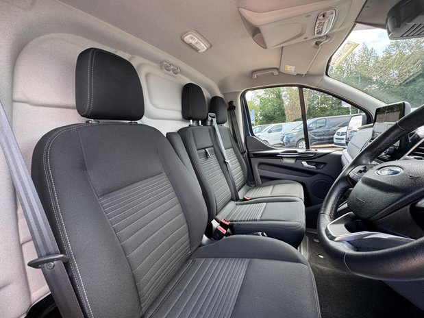 Ford Transit Custom AUTO SWB [SOLD KH] L1H1 Low Roof Limited 280 Air Con Alloys Cruise Sensors 14