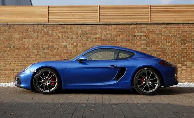 Porsche Cayman GTS 7