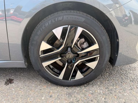 Peugeot 208 1.2 208 Allure PureTech S/S 5dr 36