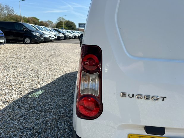 Peugeot Partner SWB L1H1 (SOLD) Low Roof Professional Air Con EURO 6 NO V 24