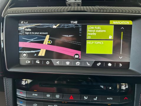 Jaguar F-Pace 2.0 D180 Chequered Flag Auto AWD Euro 6 (s/s) 5dr 31