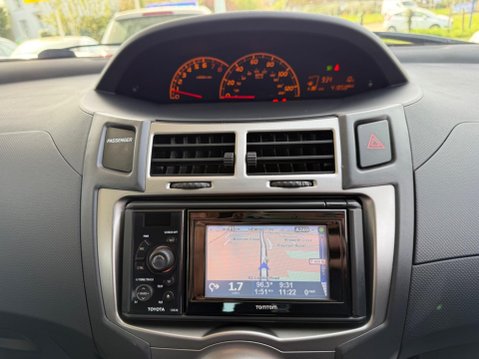 Toyota Yaris 1.33 Dual VVT-i SR Euro 5 (s/s) 5dr 27