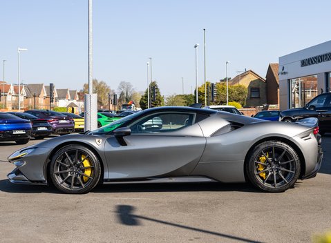 Ferrari SF90 Stradale ASSETTO FIORANO 3