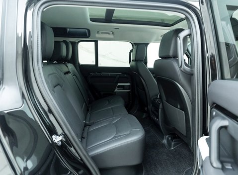 Land Rover Defender 110 XS Edition P400 13